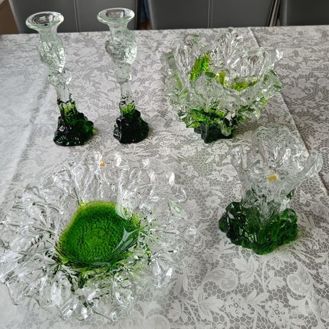 Samling av glassgjenstander fra Humppila, Finland. Signert Pertti Santalahti