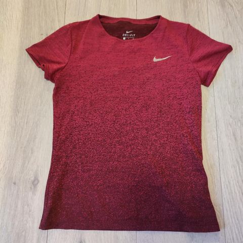 Fint Nike dry-fit topp