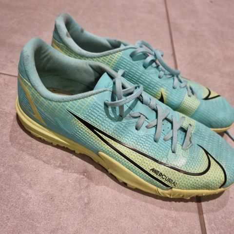 Fotball Fotballsko Nike Mercurial str 36.5