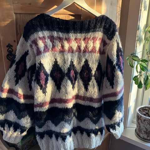 Nystrikket retro mohair genser