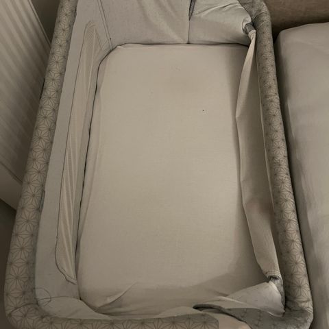 chicco next 2 me bedside bed