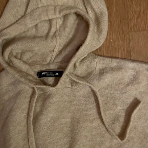 Beige hettegenser myk og god str XL