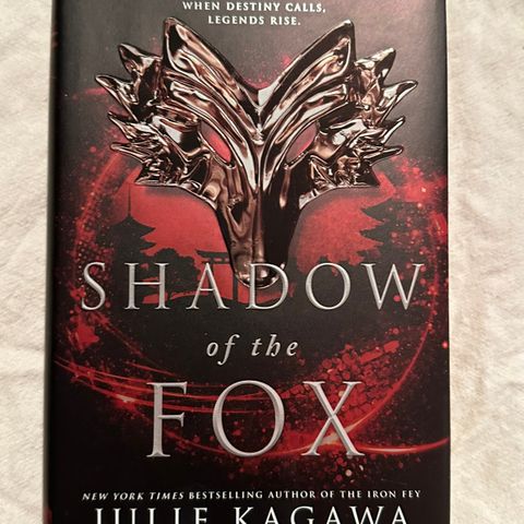 Shadow of the fox av Julie Kagawa