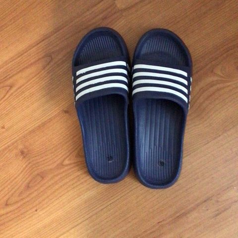 Slippers/ badesko