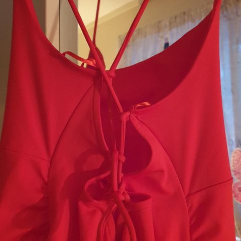 Rød kjole fra bikbok