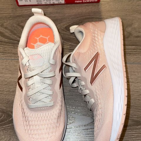 Nye New Balance sko i str 36.