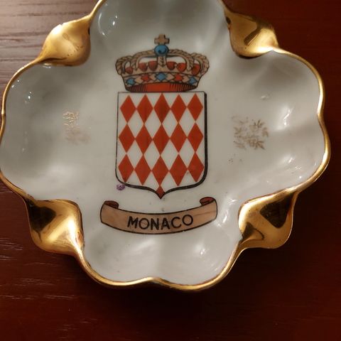 Samleobjekt  Monaco askebeger