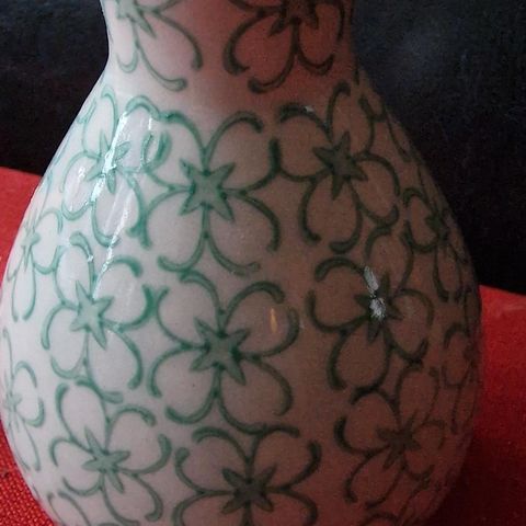 Liten vase med blomster dekor - Bloomingville