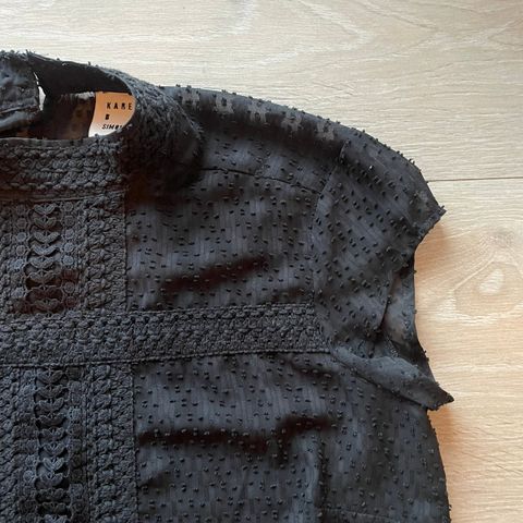 Bluse fra Karen By Simonsen str 40, men liten i str