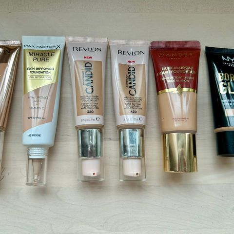 Foundations fra Revlon, Max Factor, Wander Beauty og NYX