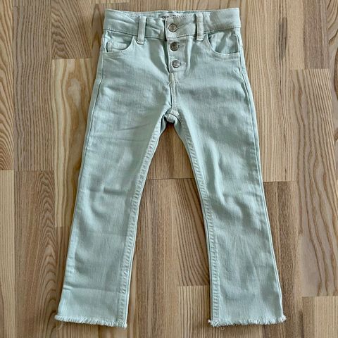 Helt ny jeans fra Zara i str. 3-4 år (2-3, liten i str.)