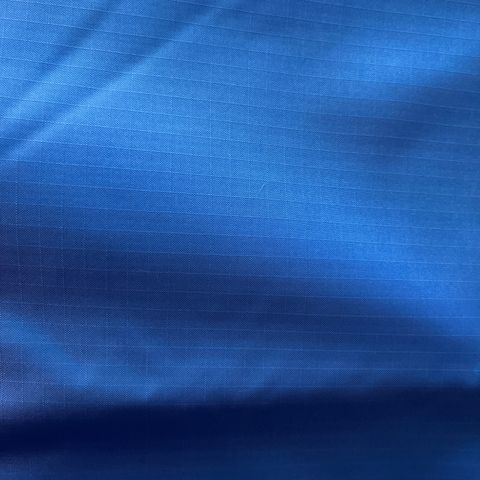 Nydelig blåfarget stoff 150x350 cm