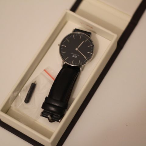 Daniel Wellington klokke, Sheffield i svart/sølv