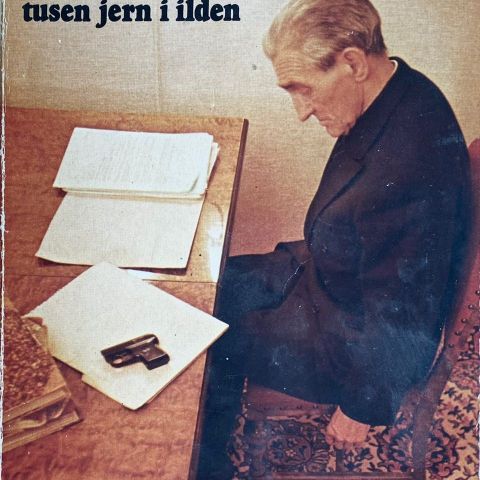 Stein Riverton: "Mannen med tusen jern i ilden". Krim. Paperback