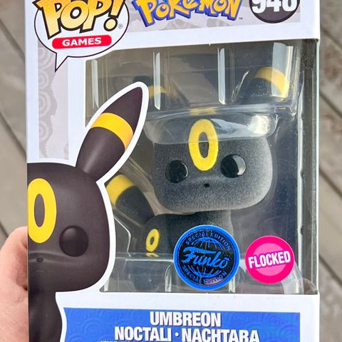 Funko Pop! Umbreon (Flocked) | Pokémon | Pokemon (948)