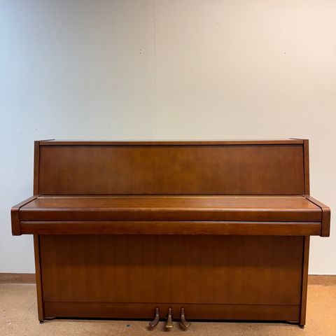 Yamaha Piano - Stemming og frakt inkludert!