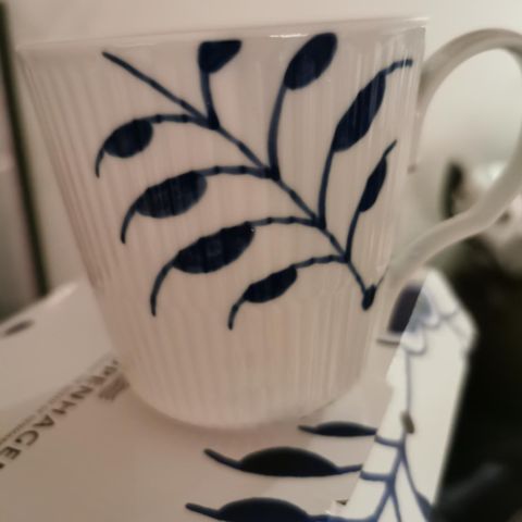 Blue Fluted Mega Mug fra Royal Copenhagen