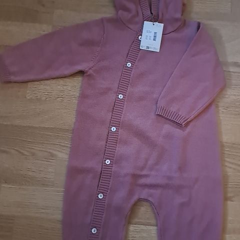 Fixoni jumpsuit selges 400kr inkl frakt.