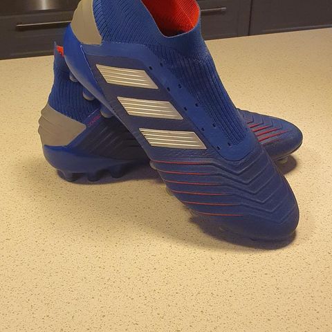 adidas predator  AG /44str