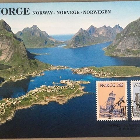 Postkort fra Reine, Lofoten. 1985 Frimerker Nord-Norske båttyper NK 939-940