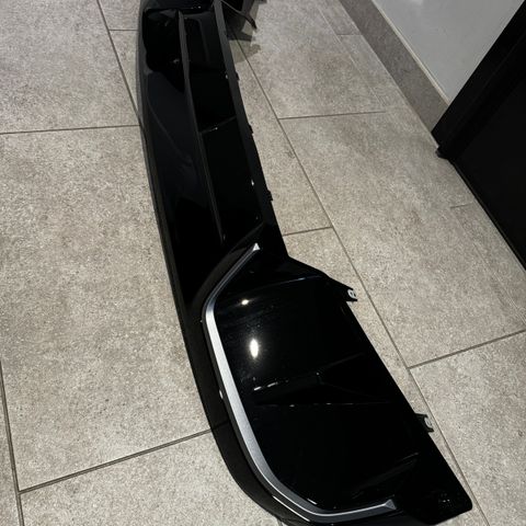 BMW i4 M50 original/standard diffuser bak