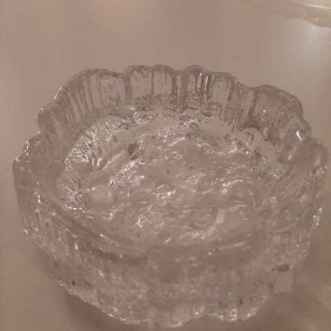 Iittala "Seita" skål av Tapio Wirkkala selges