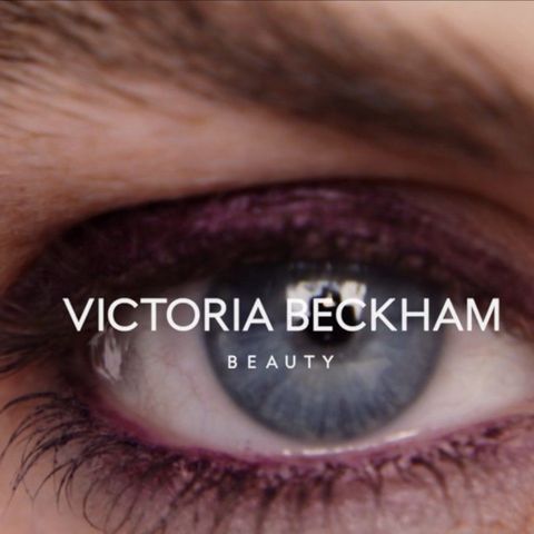 Ønskes kjøpe denne Satin Kajal Liner in Fig By Victoria Beckham