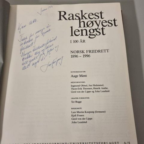 Raskest høyest lengst. Norsk friidrett 1896-1996. Aage Must.