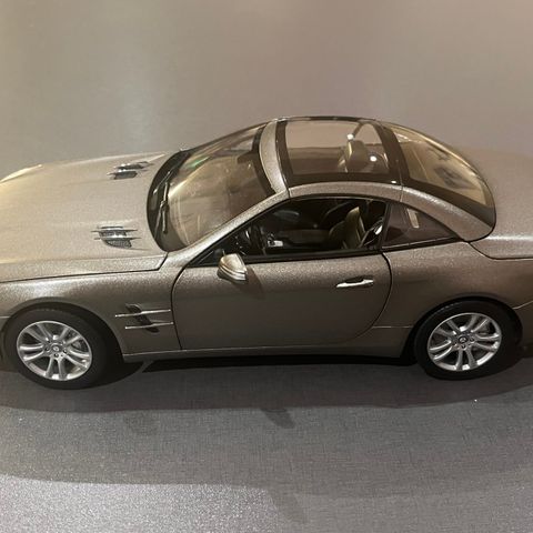 Norev 1:18 Mercedes-Benz SL 500