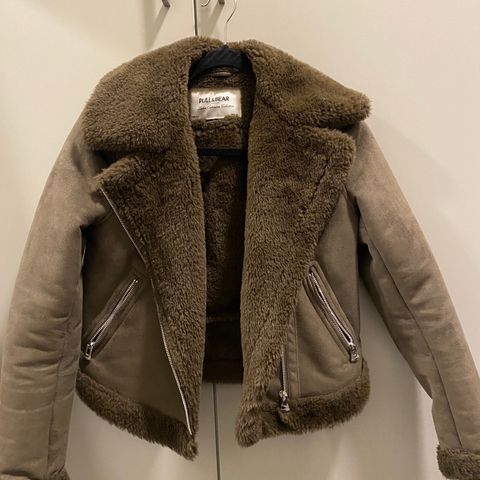 Pent brukt jakke fra pull& bear