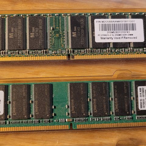 2 Eldre DDR1 RAM Brikker