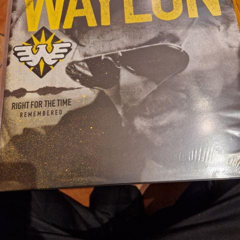 Waylon Jennings vinyl selges