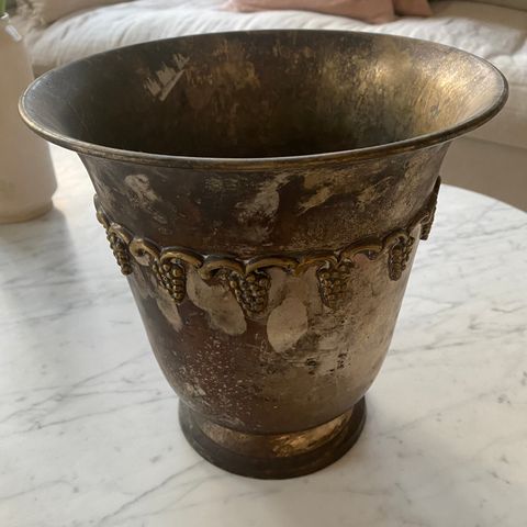 VASE I Sølv/messing farge