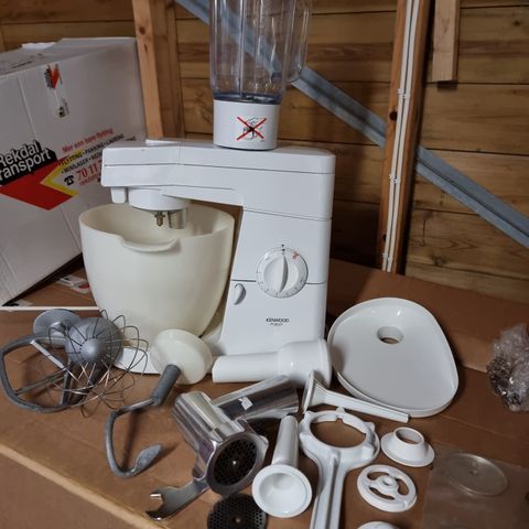 Kenwood kjøkkenmaskin majer med utstyr