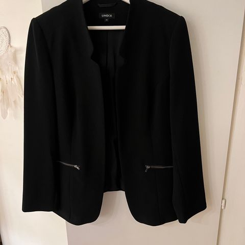 Lekker svart blazer/dressjakke fra Lindex