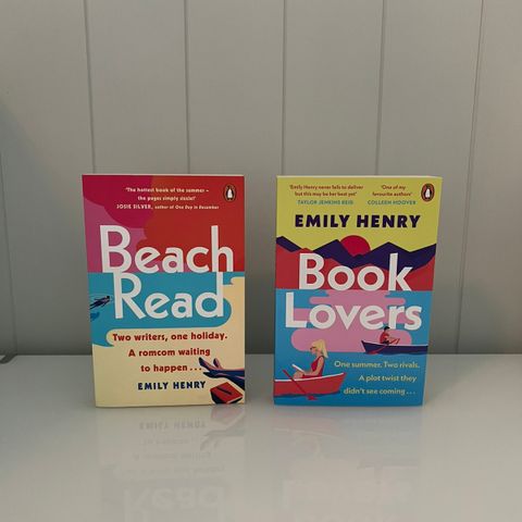 Beach Read og Book Lovers pocket