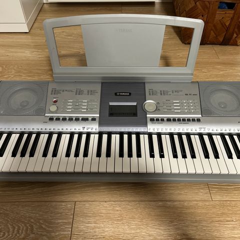 Yamaha PSR-295 Keyboard / Piano