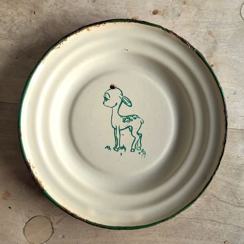 Samleobjekt, emaljert tallerken med Bambi, fra rett etter WW2, 21 cm