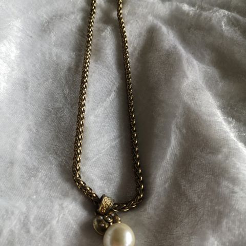Smykke med perle