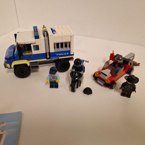 Lego police prisoner transport 60276