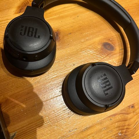 JBL TUNE700BT