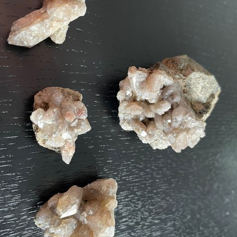 4 små kvarts (Stein, krystaller, mineraler)