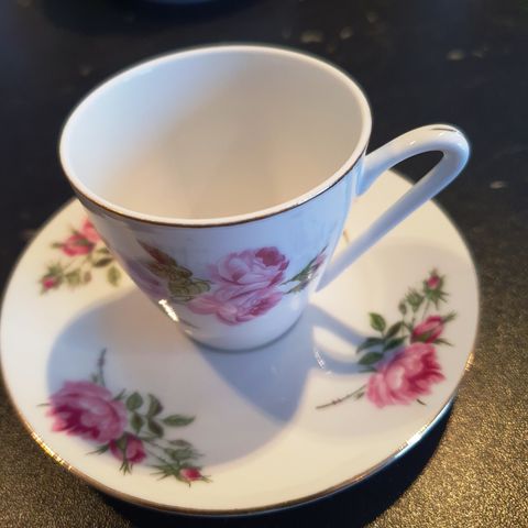 Kaffekopper med blomsterdekor