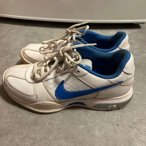 Tennissko Nike str 37,5