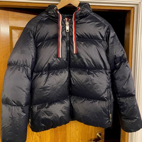 Dunjakke Tommy Hilfiger - Padded puffer jacket - farge mørk blå / desert sky