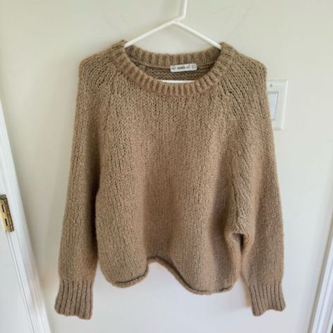 Fin beige strikkegenser fra Zara
