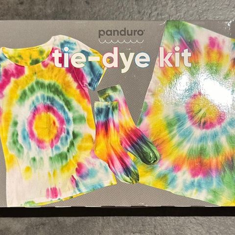 Tie Dye Kit (Panduro) farg klærne dine selv!