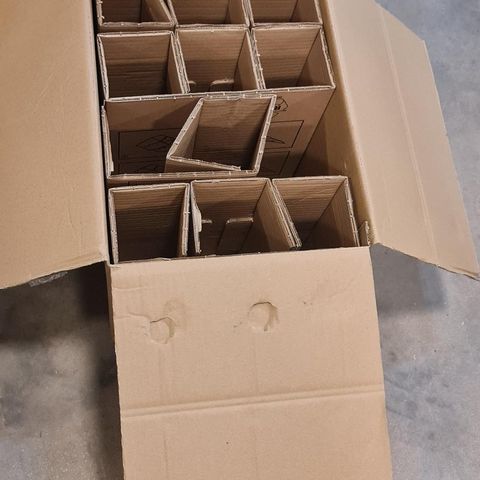 Emballasje kasse for 12 flasker vin