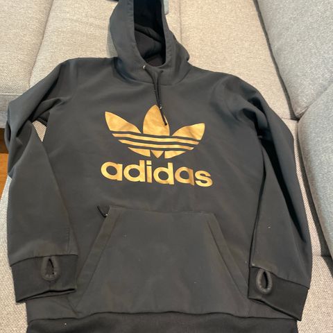 Adidas hettegenser. Veldig stilig genser/jakke.