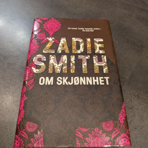 Om skjønnhet, av Zadie Smith. Pent brukt!